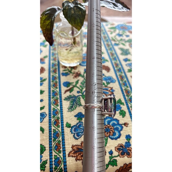 Vintage Iridescent Purple-Green Topaz Faceted Cocktail Ring - Picture 3 of 4